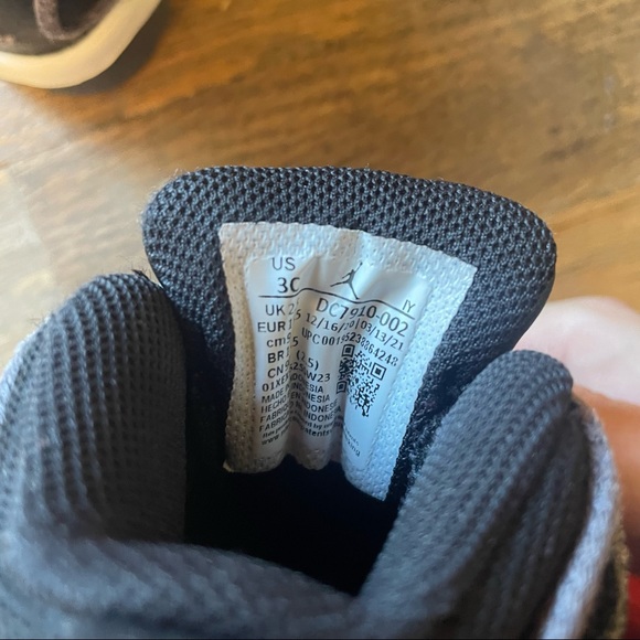 JORDAN - NIKE - boys black high top shoes, baby/toddler size 3 - Picture 3 of 3